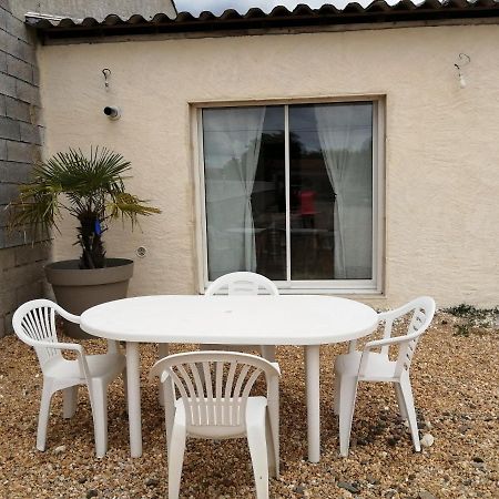 La Petite Maison Des Vignes Les Eglisottes-et-Chalaures 외부 사진